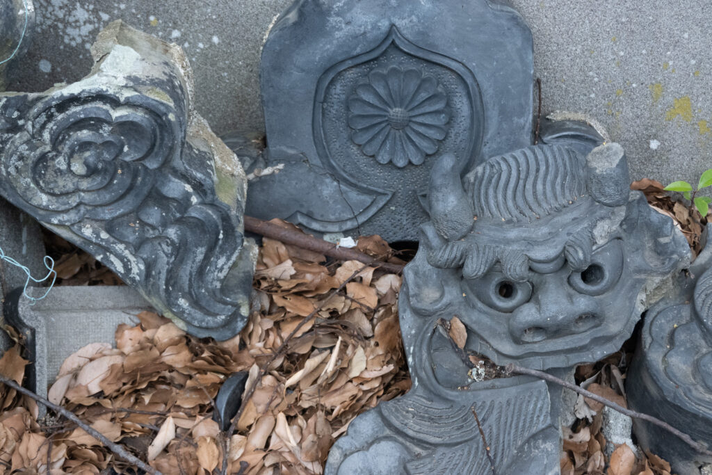 法鏡寺　貴船神社　鬼瓦　菊
