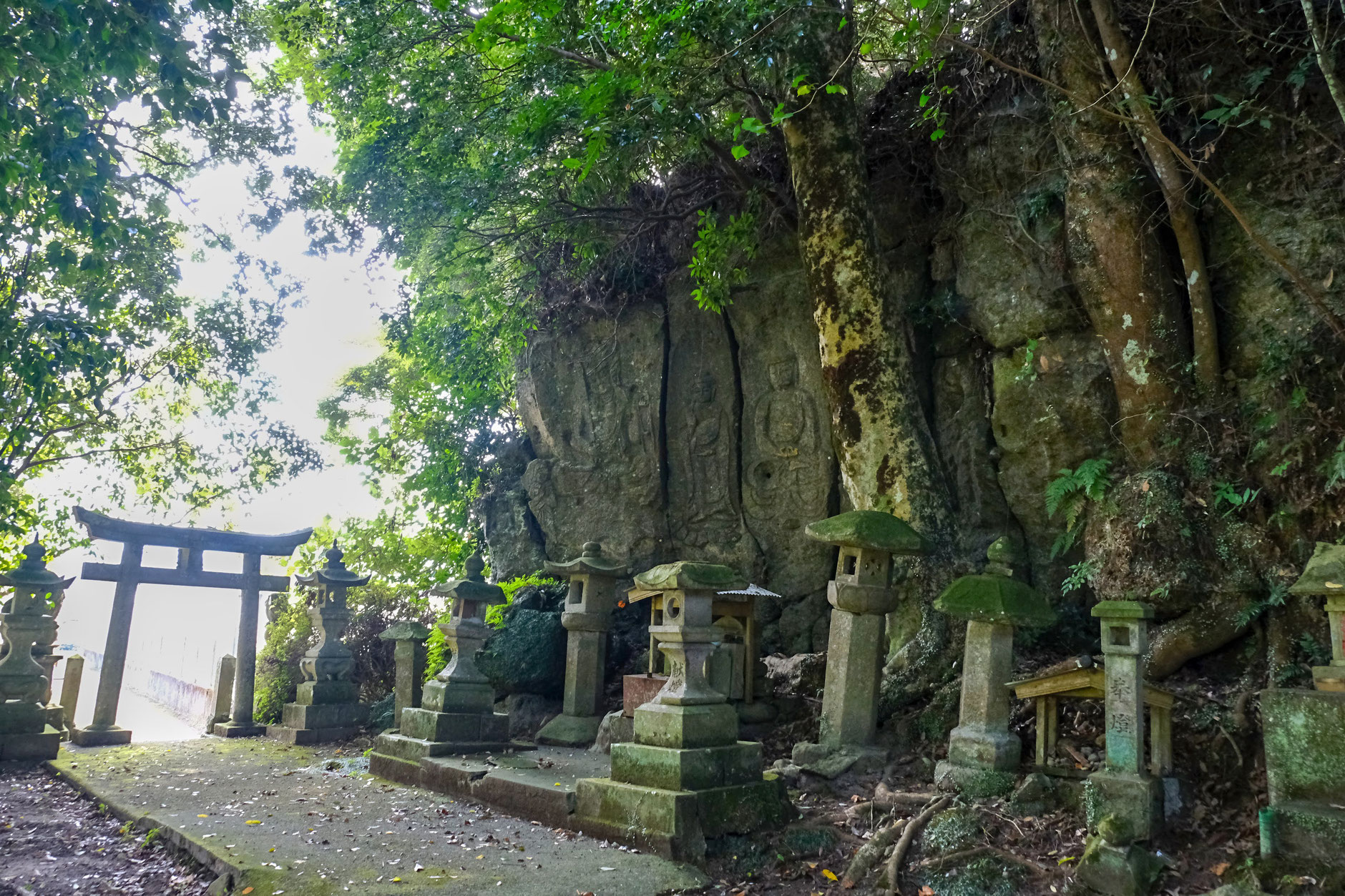 宇佐市安心院町 下市磨崖仏