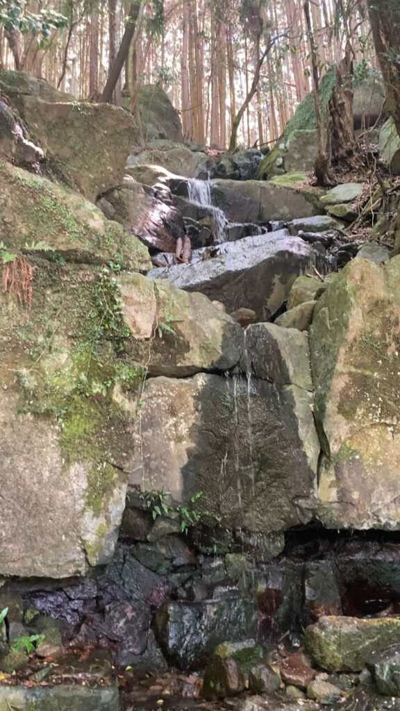 【みやこ町伊良原】英彦山の山伏たちがかつて修行した隠れ里の「鳴滝不動尊」へ