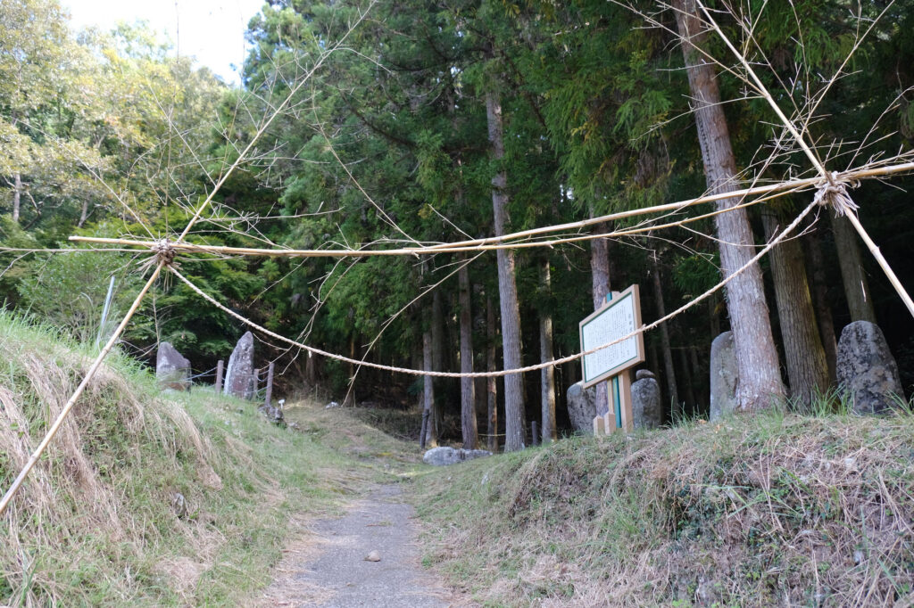 宇佐市安心院町のストーンサークル-佐田京石-へ (3)