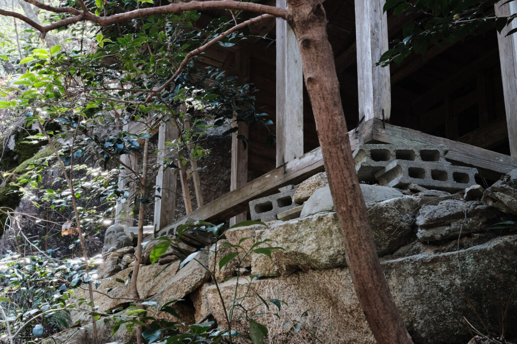 行橋市神籠石 奥の院