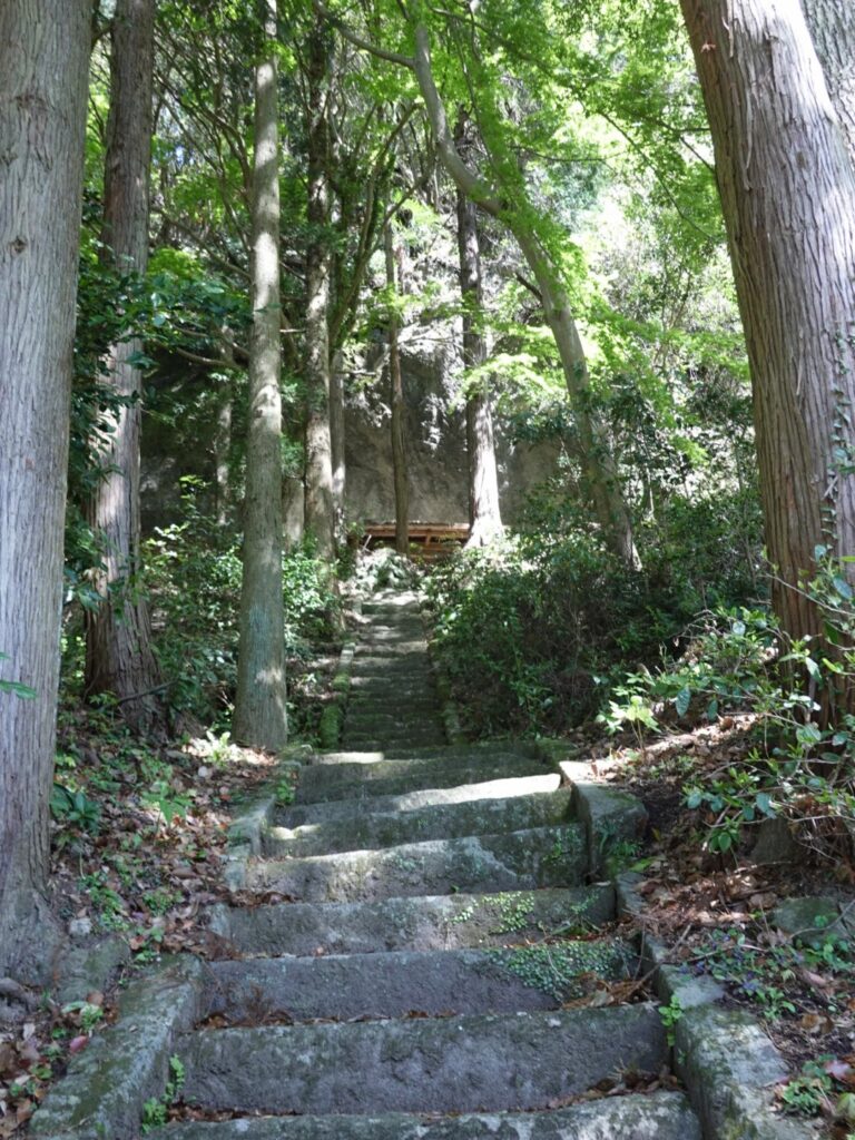 【国東半島・国東市】六郷満山巡り。4月の成仏寺と奥の院　石段