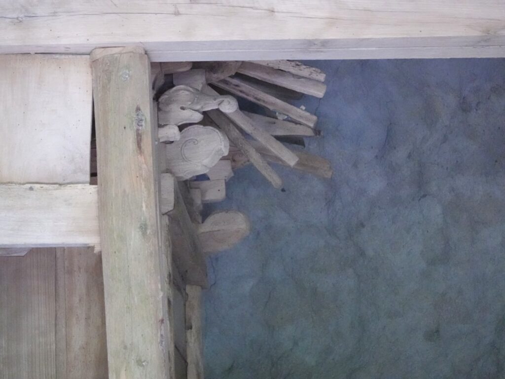 【国東半島・国東市】六郷満山巡り。4月の成仏寺と奥の院　崩れかけた木鼻