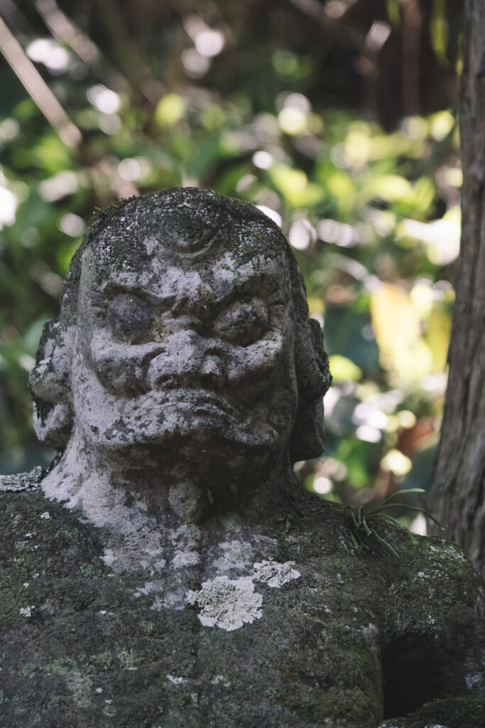 難病平癒の観音様-福岡県みやこ町-胸の観音-仁王像？