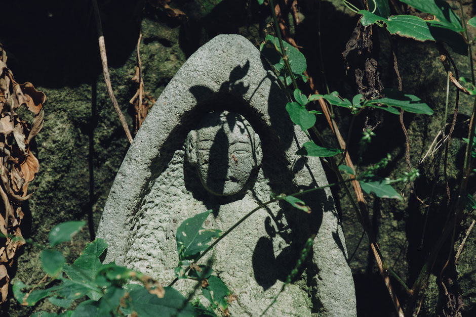 国東半島のパワースポット長崎鼻 行者洞穴 石仏