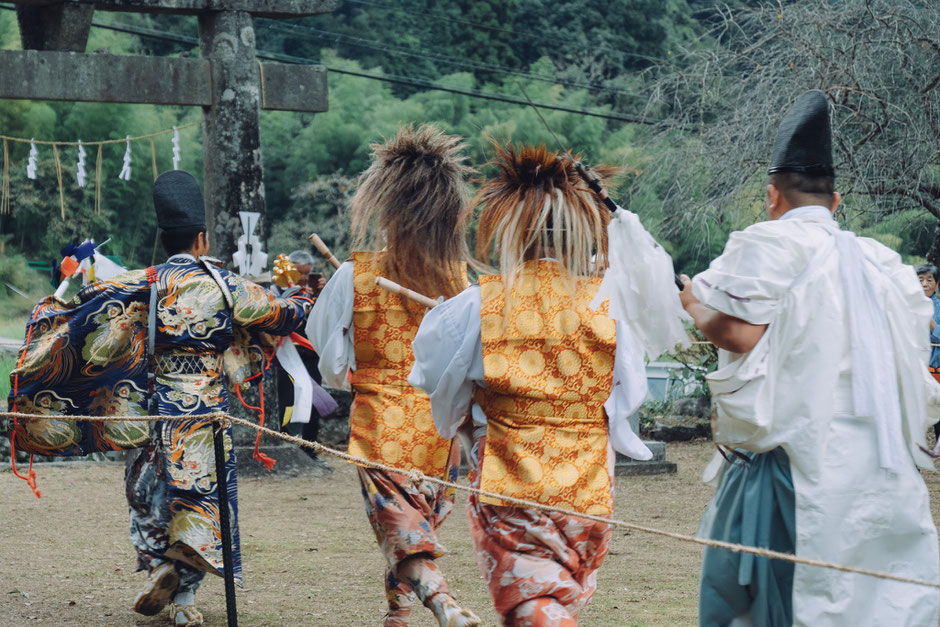 豊前市 上川底 貴船神社 大村神楽講奉納へ|フォトライターの歴史カメラ散歩