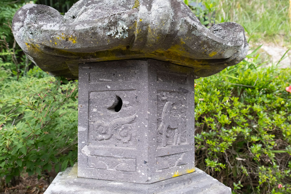 【謎多き石灯籠】福岡の神社で見つけた「鹿・雲・月」春日灯籠が繋ぐ古代の記憶