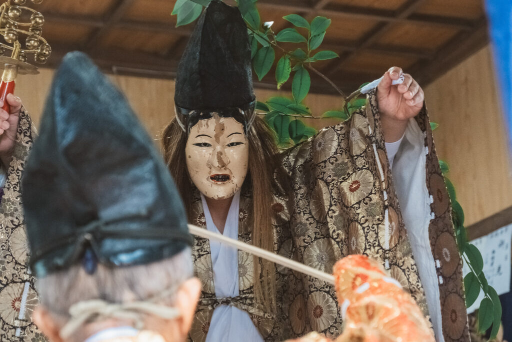 【豊前市】春日神社 三毛門神楽講奉納へ｜フォトライターの歴史カメラ旅