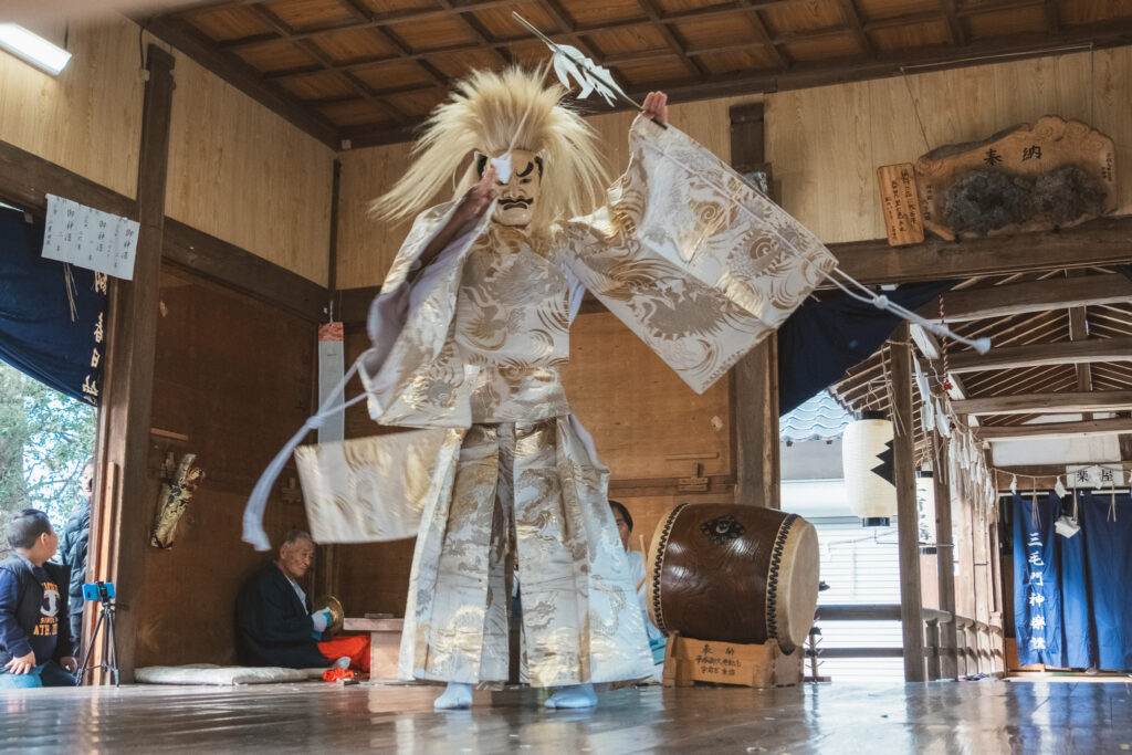 【豊前市】春日神社 三毛門神楽講奉納へ｜フォトライターの歴史カメラ旅