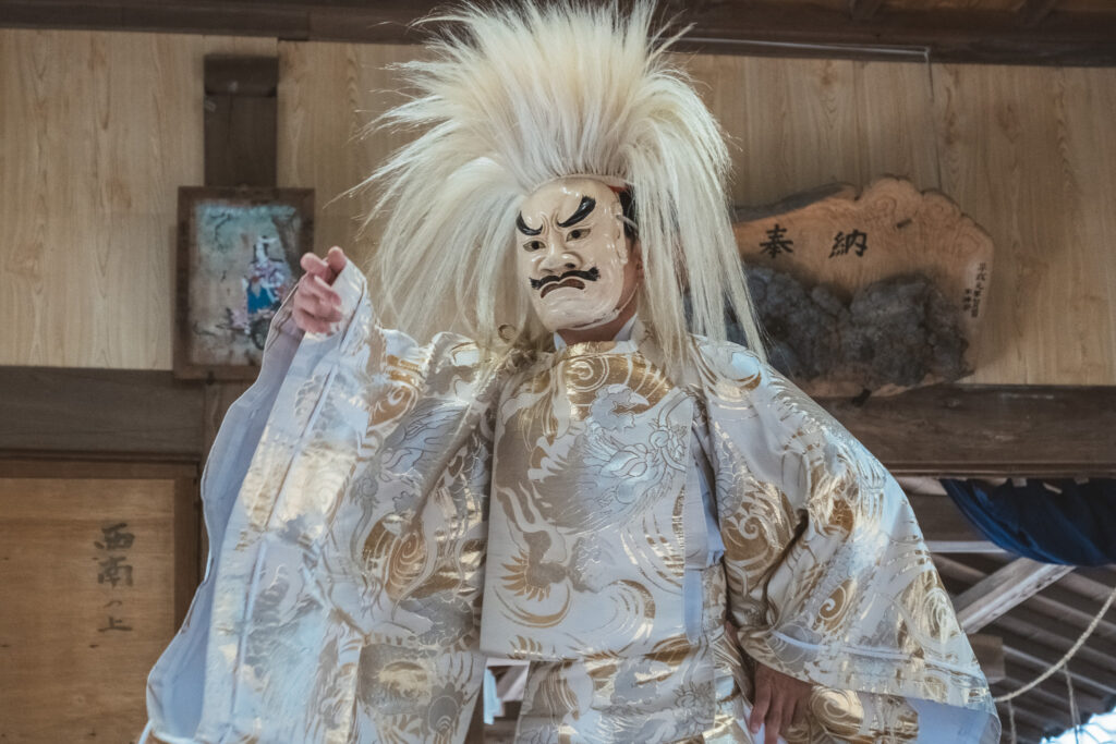 【豊前市】春日神社 三毛門神楽講奉納へ｜フォトライターの歴史カメラ旅