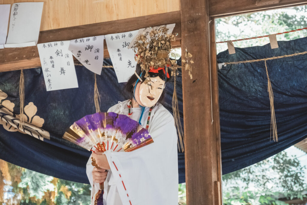 【豊前市】春日神社 三毛門神楽講奉納へ｜フォトライターの歴史カメラ旅