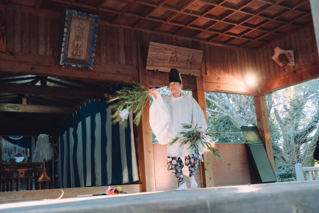 【上毛町】八坂神社 唐原神楽講奉納へ|フォトライターの歴史カメラ旅
