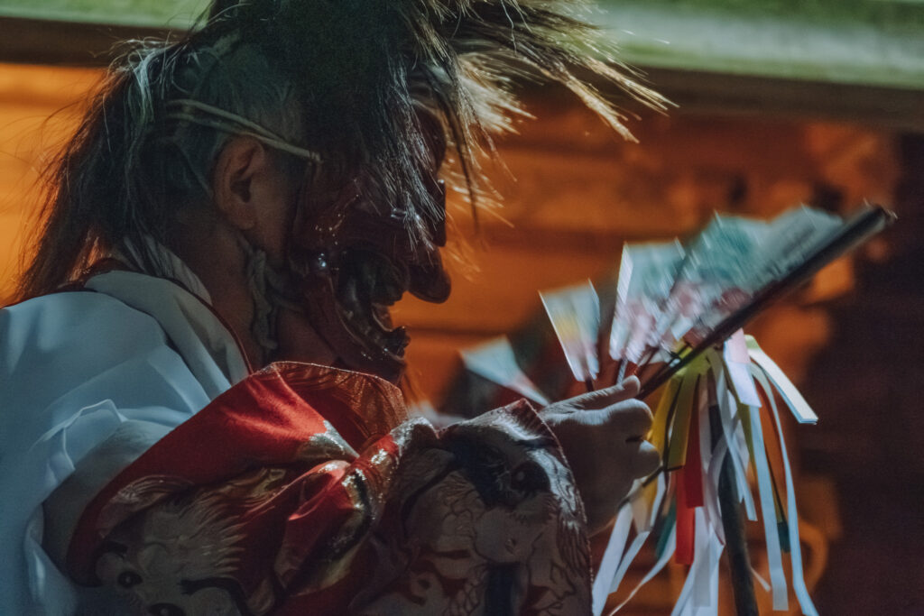 【上毛町西友枝小畑】貴船神社 黒土神楽講奉納へ｜フォトライターの歴史カメラ旅