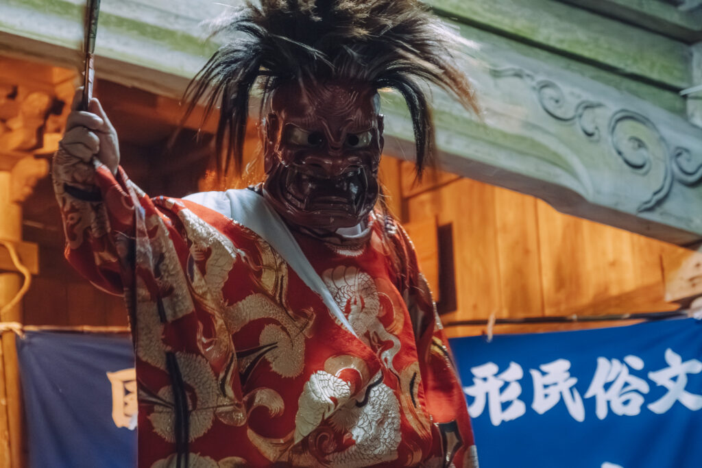 【上毛町西友枝小畑】貴船神社 黒土神楽講奉納へ｜フォトライターの歴史カメラ旅