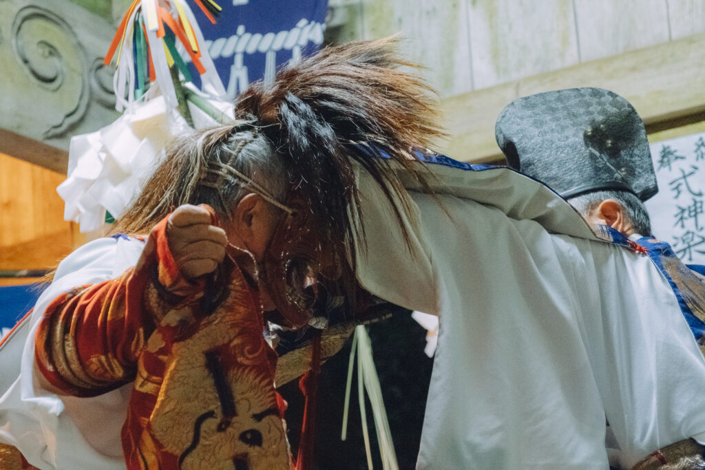 【上毛町西友枝小畑】貴船神社 黒土神楽講奉納へ｜フォトライターの歴史カメラ旅