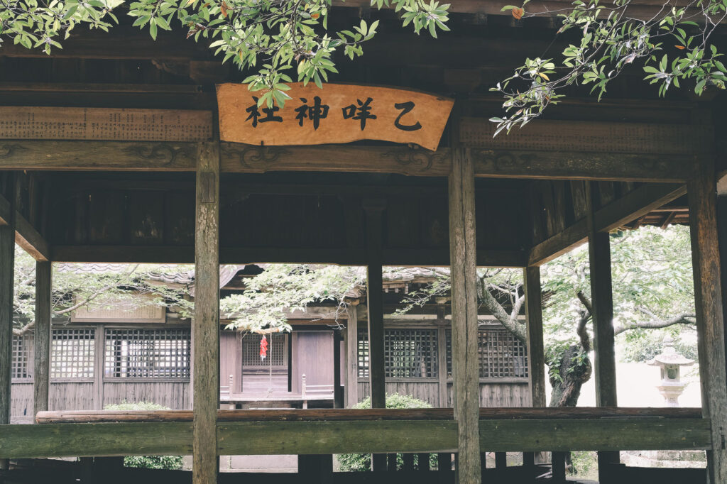 【大分県宇佐市】古墳の上に鎮座する乙咩神社の謎:消された「乙比咩」と神々の系譜