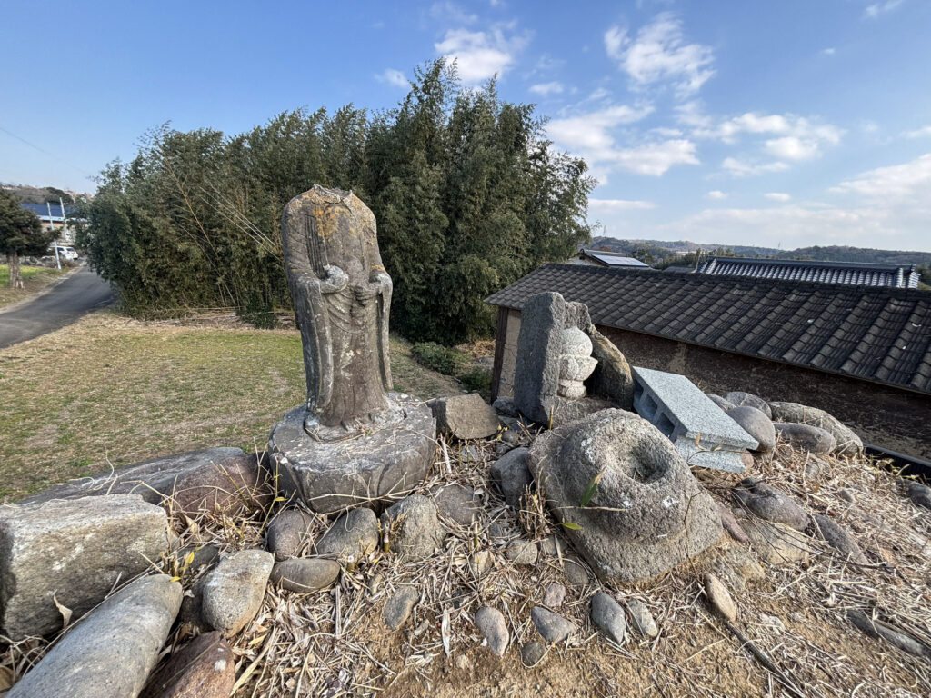 【豊後高田市】 雷鬼(いかずちおに)の岩屋古墳・海神社へ_頂上には仏像