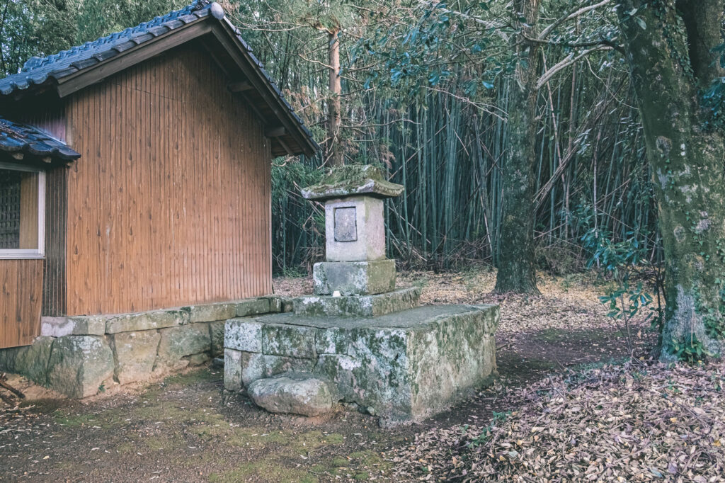 【豊後高田市】 雷鬼(いかずちおに)の岩屋古墳・海神社へ_石祠