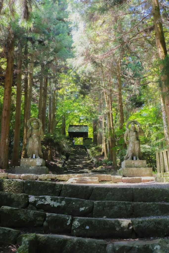【国東市】国東半島、新緑がまだ残る6月の両子寺へ