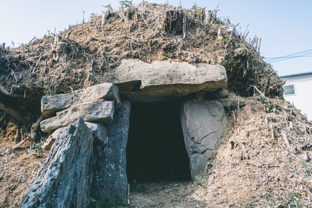 【豊後高田市】 雷鬼(いかずちおに)の岩屋古墳・海神社へ_古墳正面