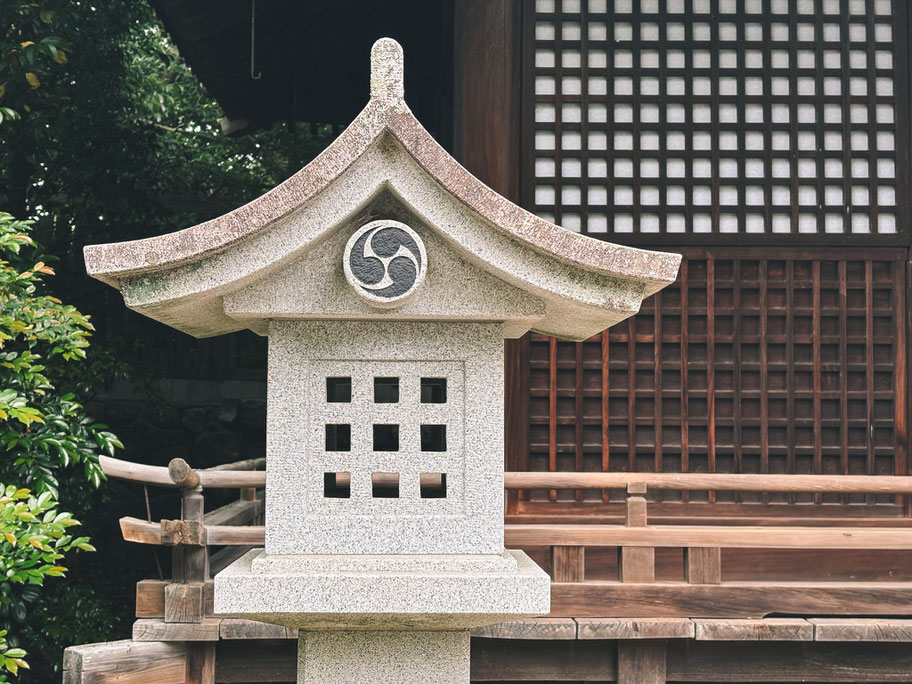 豊前の名将、城井谷(きいだに)の主・宇都宮鎮房と家臣を祀る、中津城の城井神社と扇城神社に行ってきました 右三つ巴紋