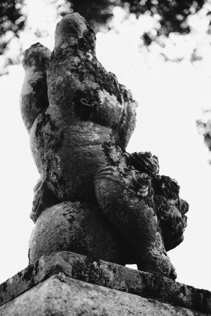 福岡県内にも多い？逆立ち狛犬