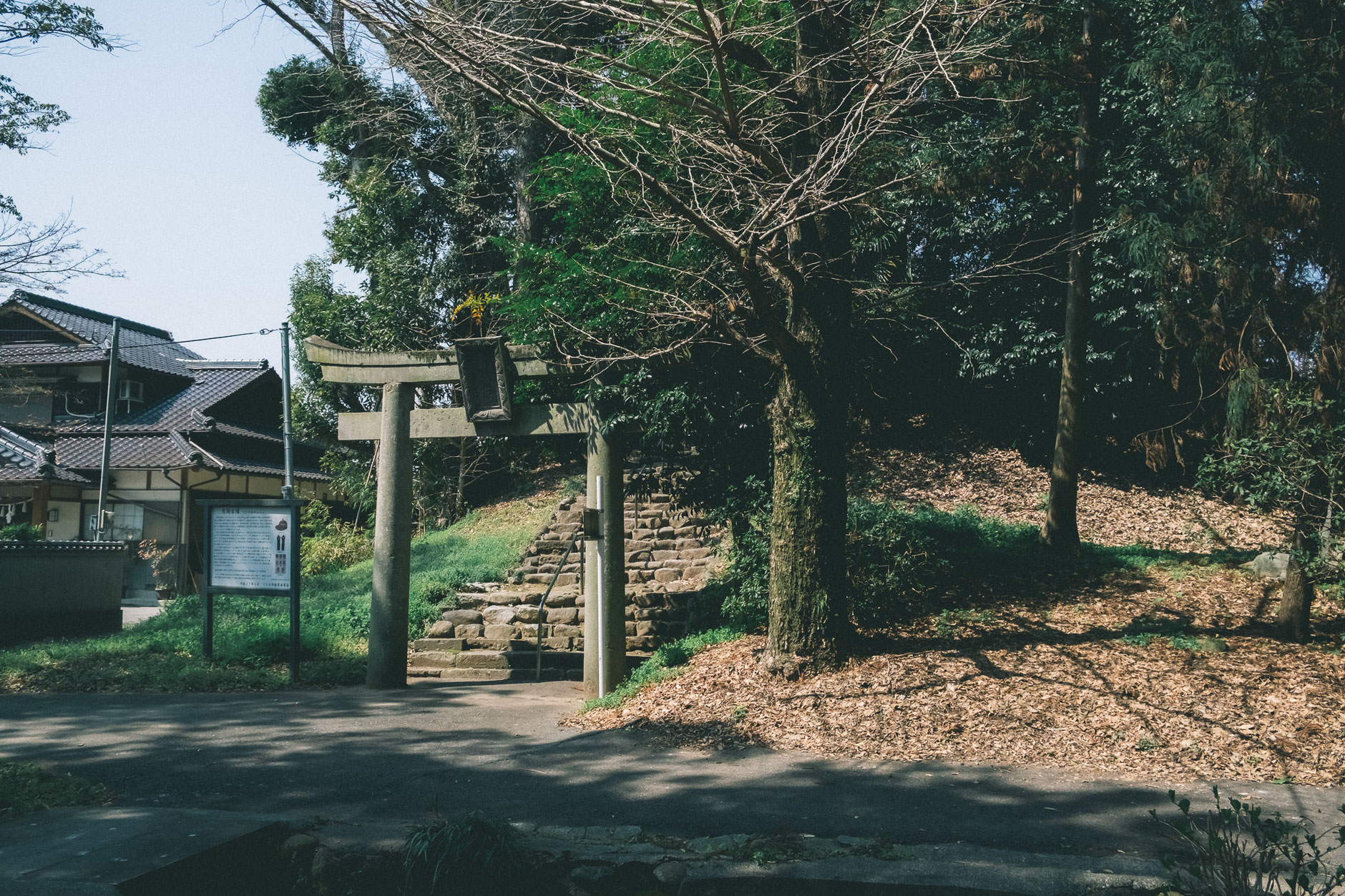うきは市吉井町-若宮八幡神社内-月岡古墳-月読神社-鳥居