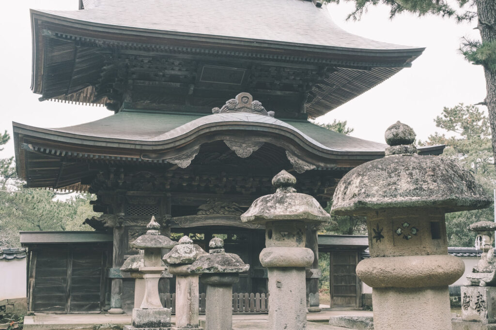 かつて海の中にあった八幡社-豊後高田市-別宮八幡社-楼門 (1)
