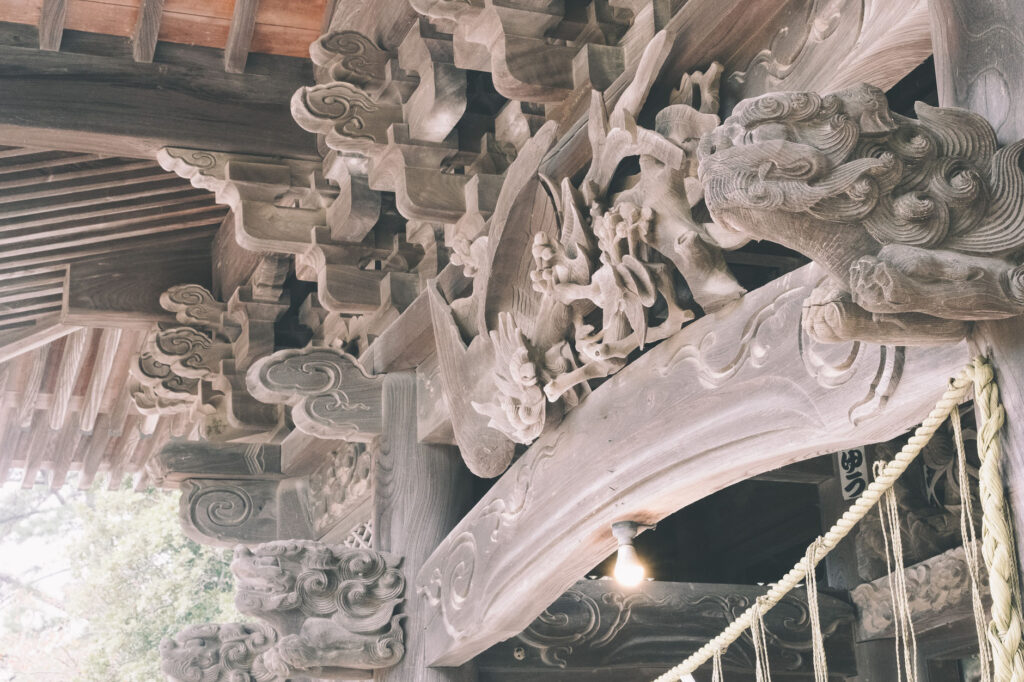 かつて海の中にあった八幡社-豊後高田市-別宮八幡社-楼門-彫刻