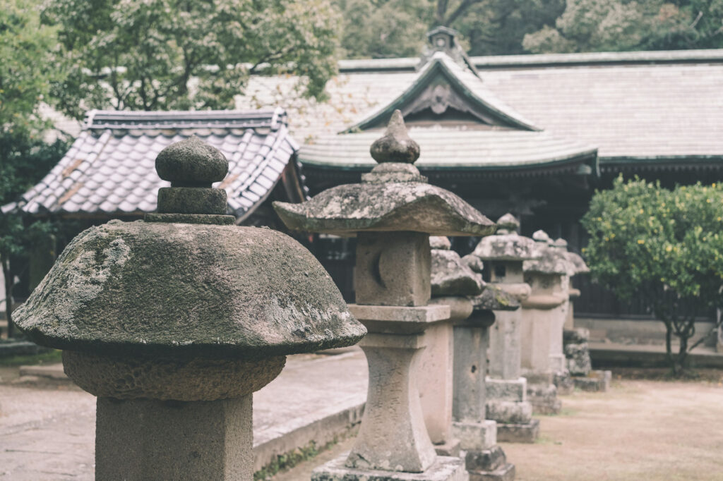 かつて海の中にあった八幡社-豊後高田市-別宮八幡社-石灯籠