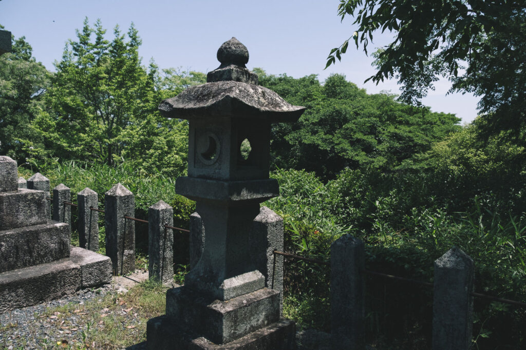 八景山-みやこ町-石灯籠