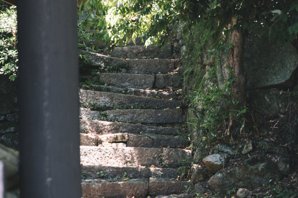 八景山-みやこ町-神社の奥