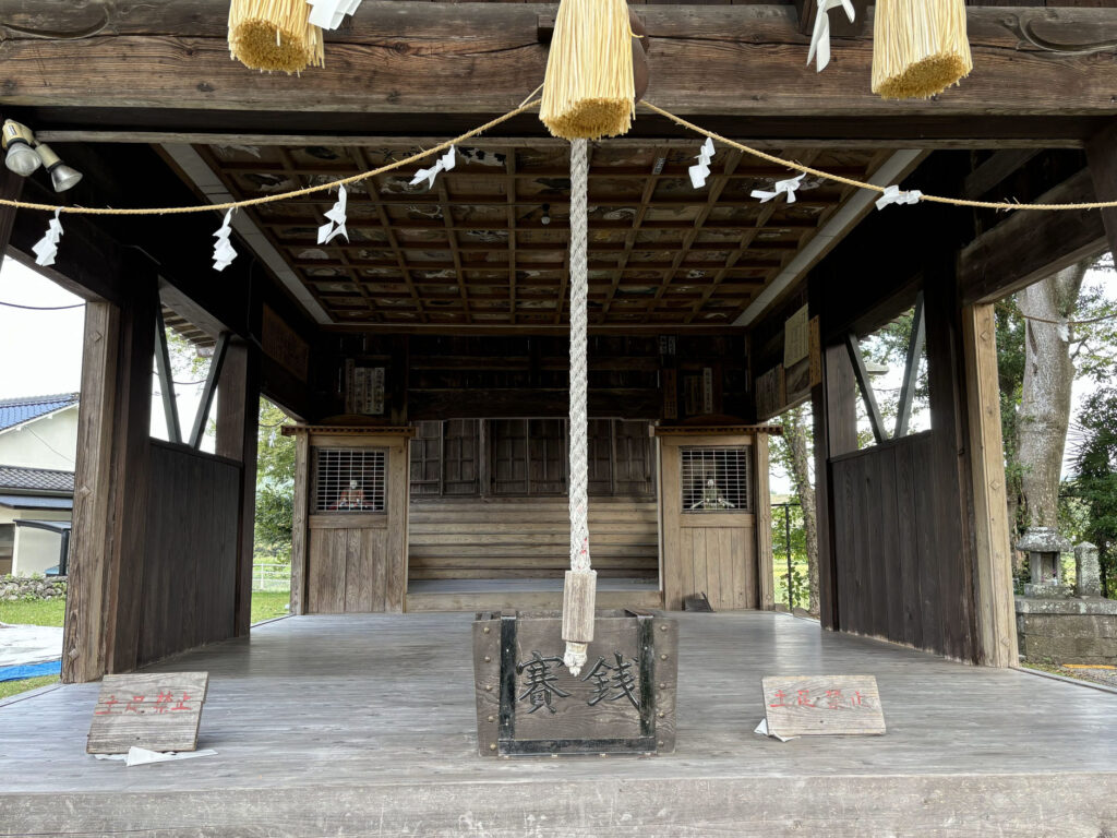 大分県玖珠郡玖珠町-玖珠川と伐株山の間の神社-天満社-拝殿
