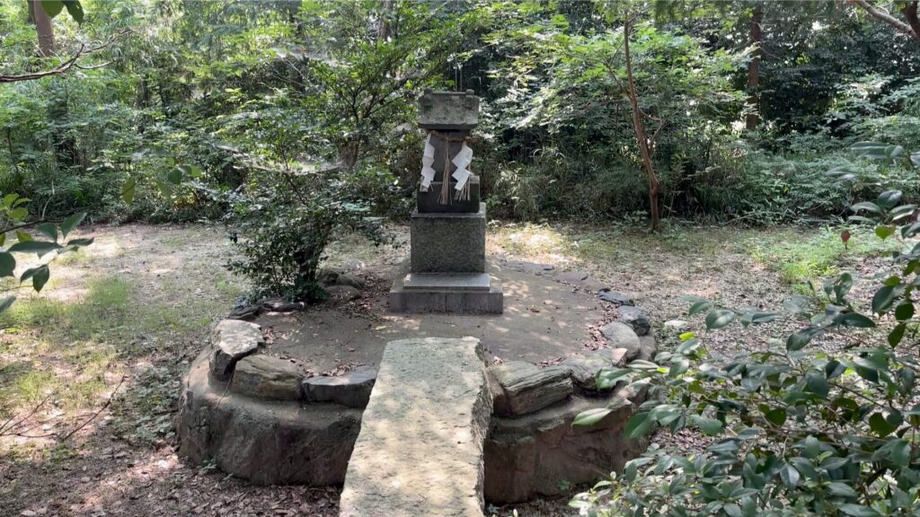 歴謎旅-行橋-今井熊野神社-池のなかの石祠