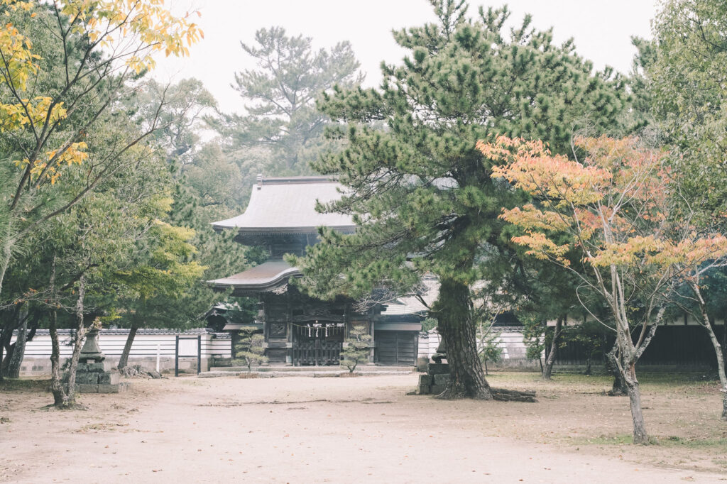 海の中にあった八幡社-豊後高田市-別宮八幡社-の楼門