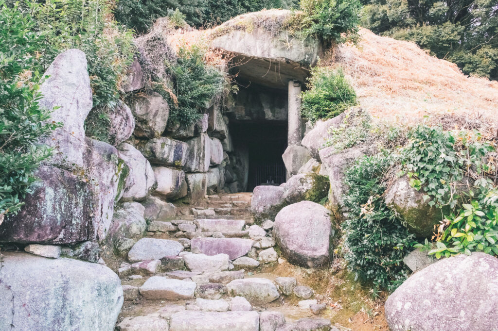 福岡県みやこ町-古墳時代後期の横穴式石室古墳-綾塚古墳-へ 古墳入口