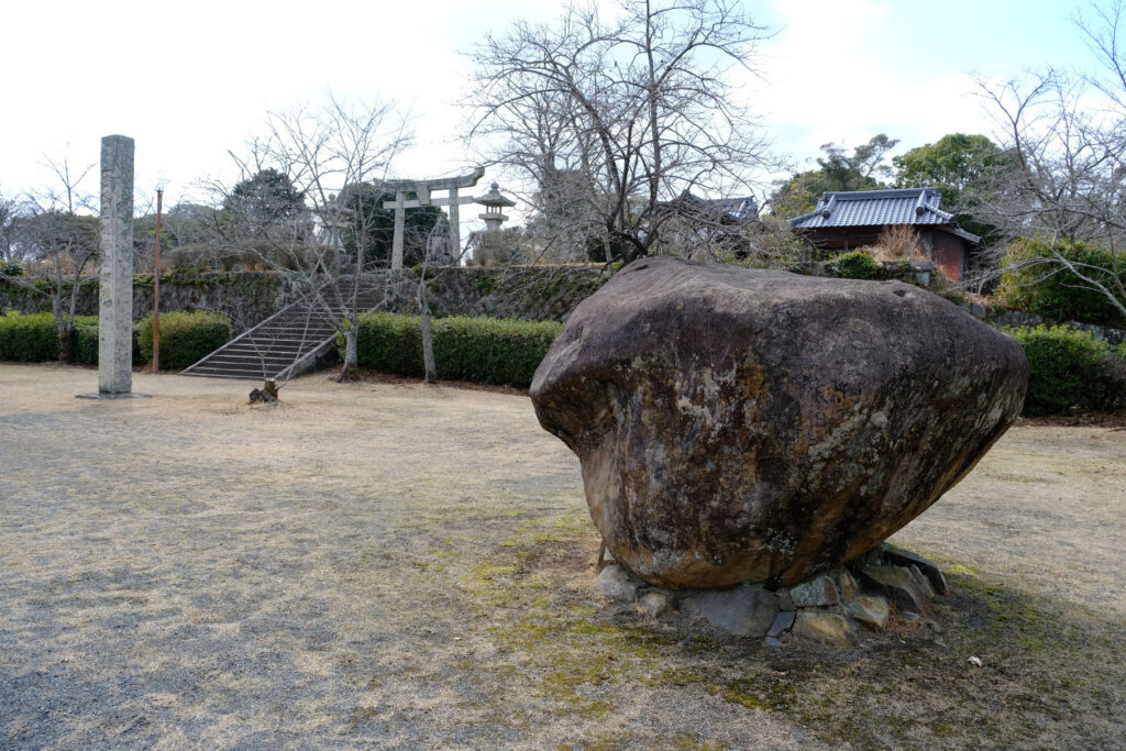 豊前市-空が広く近くにある-天地山公園の中にある-甲神社-へ (2)
