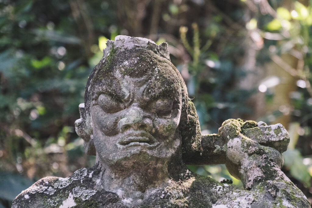 難病平癒の観音様-福岡県みやこ町-胸の観音-仁王像？