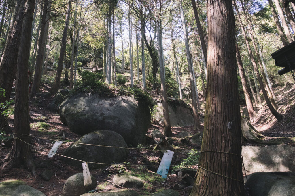 難病平癒の観音様-福岡県みやこ町-胸の観音-巨石群