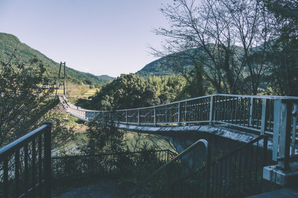 鷹栖観音堂から鷹栖つり橋公園側に向かって