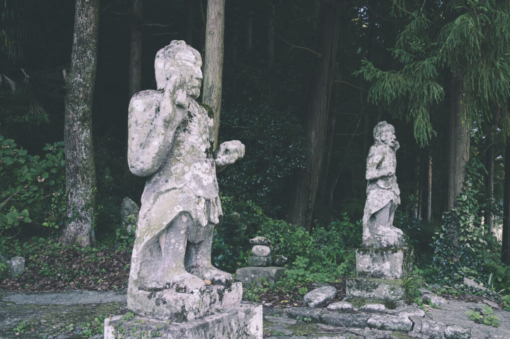 鷹栖観音堂の仁王像 (1)