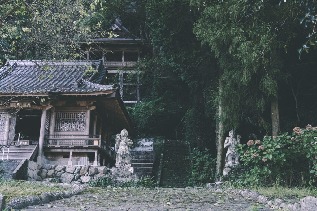 鷹栖観音堂の仁王像