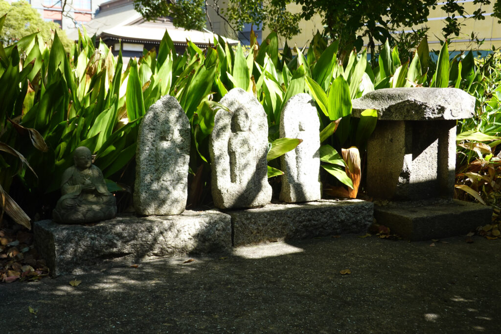 八坂神社の石仏