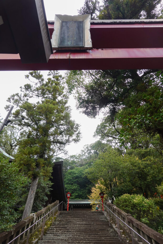 諏訪神社　稲荷神社へと続く階段の道