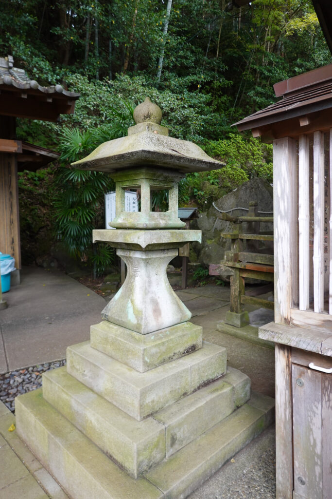 諏訪神社 稲荷神社 石灯籠