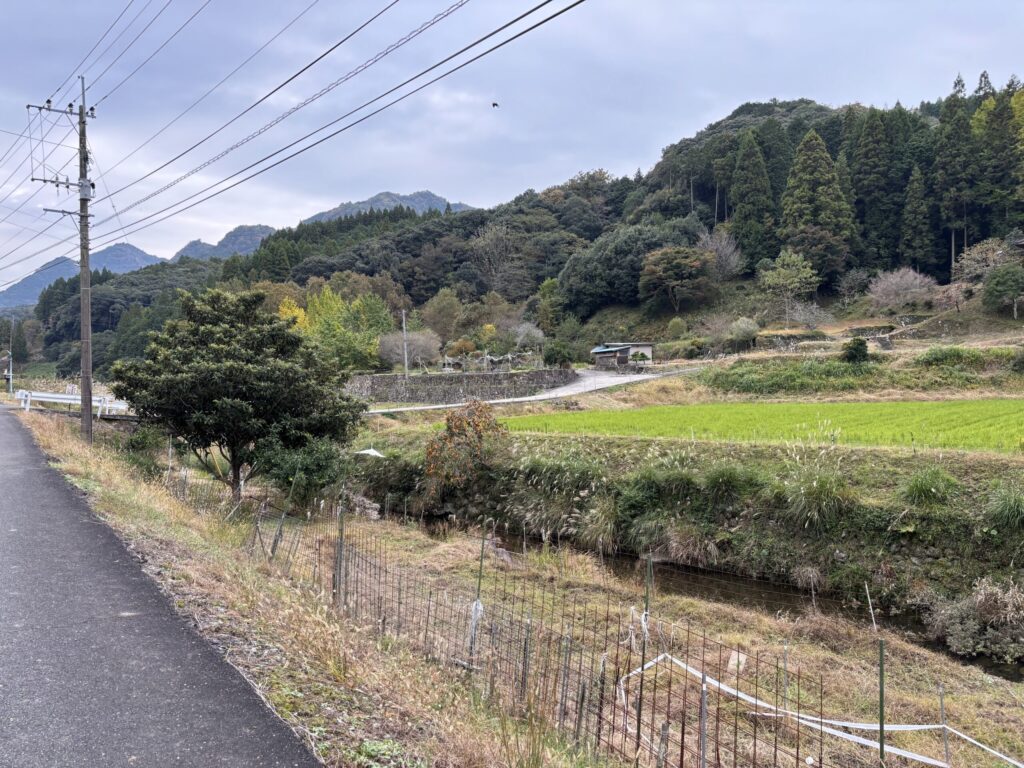 公共駐車場から羅漢寺八坂神社まで徒歩