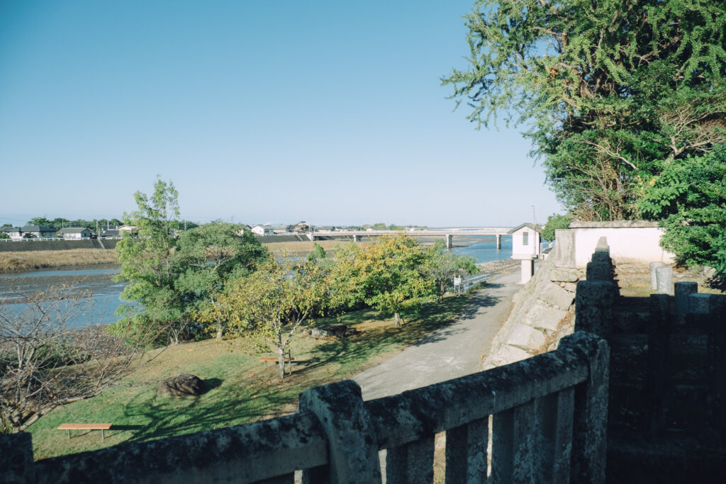 中津城脇の山国川