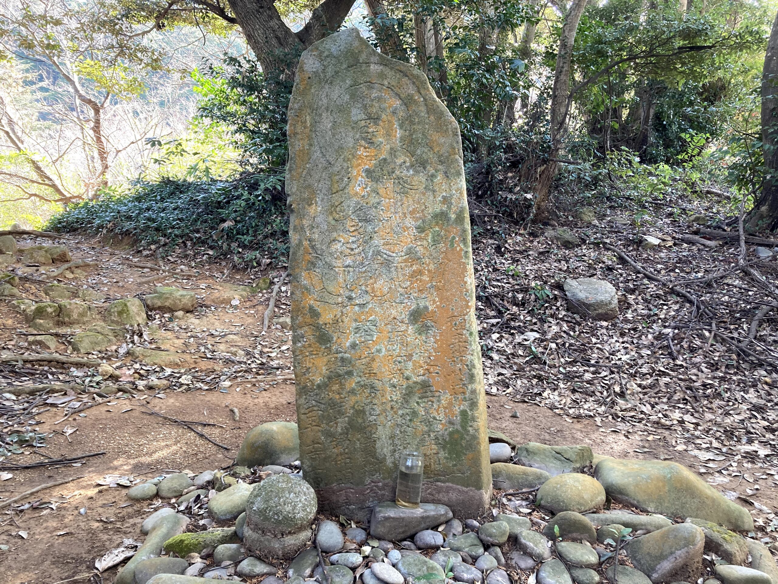 【宗像市】鎮国寺の石碑「鎮国寺阿弥陀如来坐像板碑」