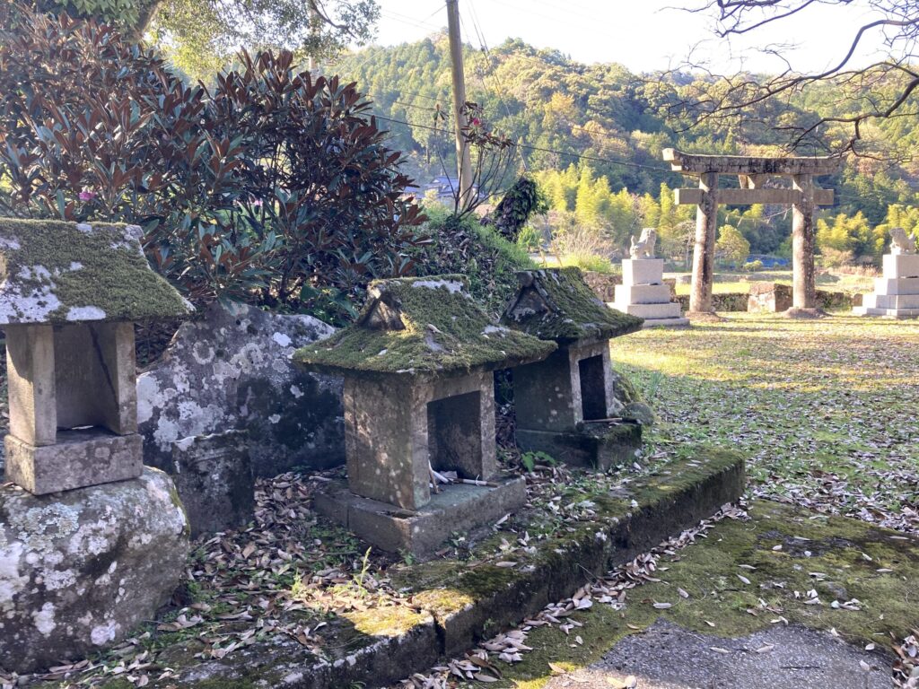 【福岡県豊前市上川底】迷った先で見つけた貴船神社と藤の花 2021/4/6撮影記録