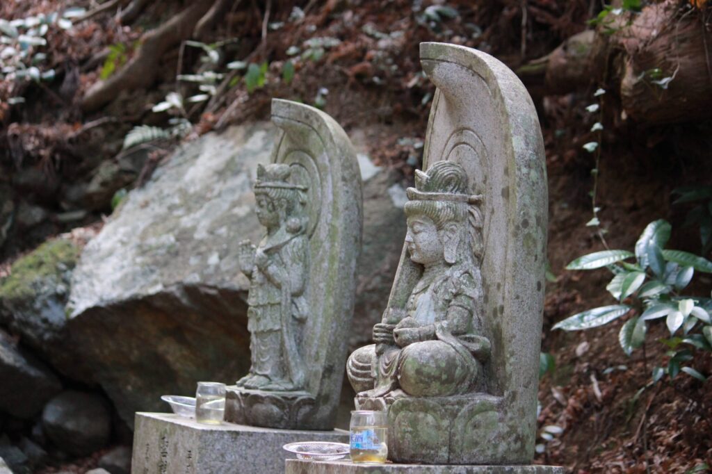 【宗像市】鎮国寺の石碑「鎮国寺阿弥陀如来坐像板碑」